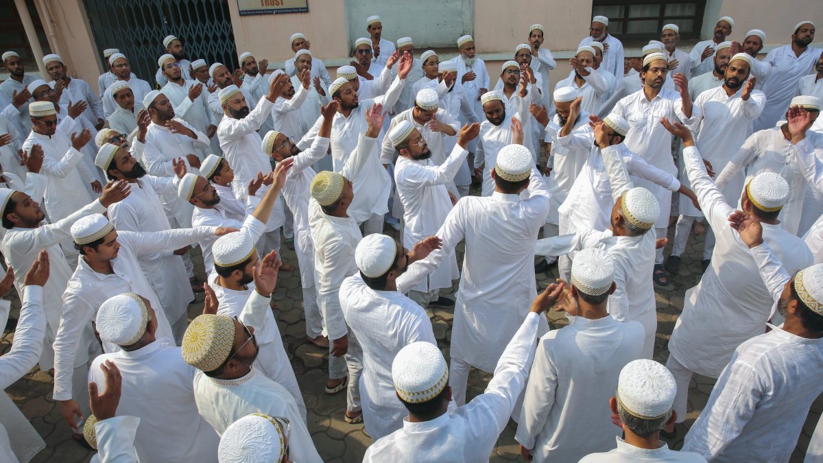 Dawoodi Bohra community mourns during Muharram procession in Bhopal