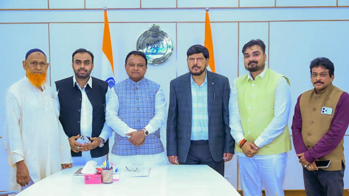 Odisha CM Majhi meets Union MoS Athawale in Bhubaneswar
