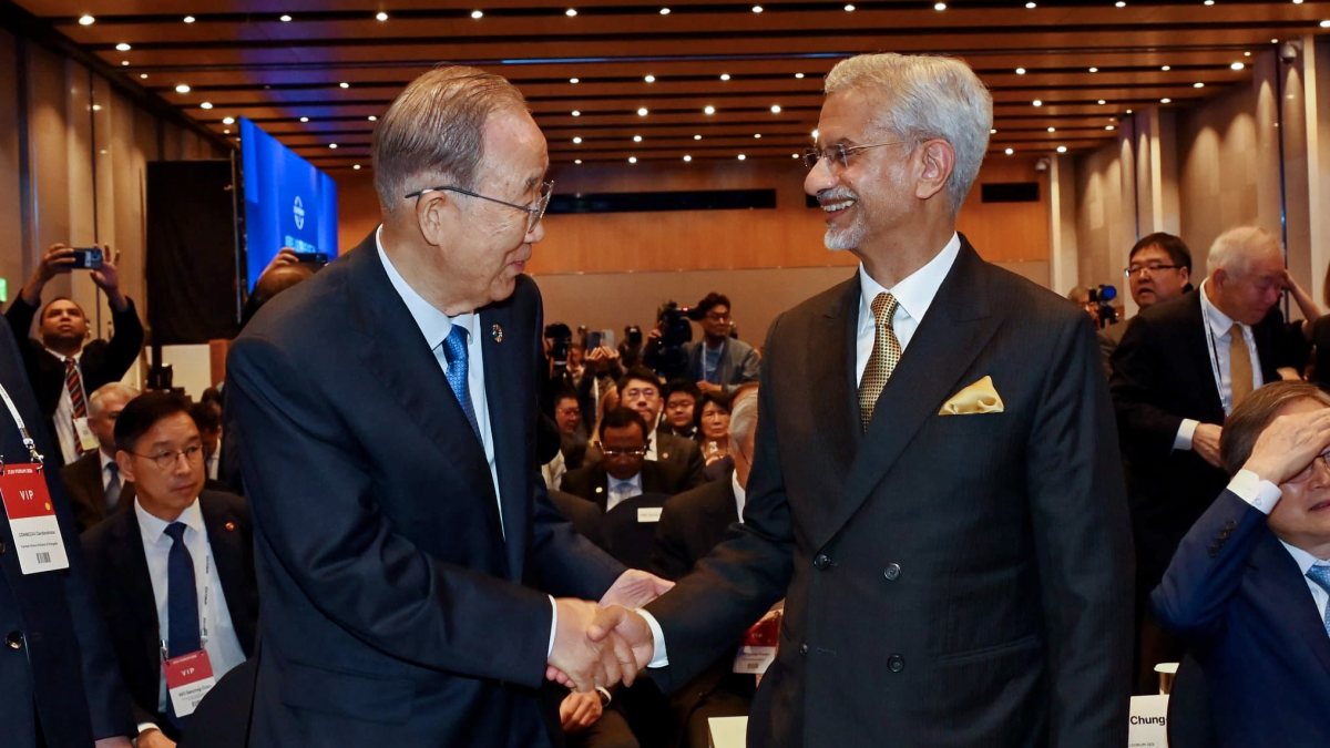 Jaishankar meets Ban Ki-moon at Jeju Forum