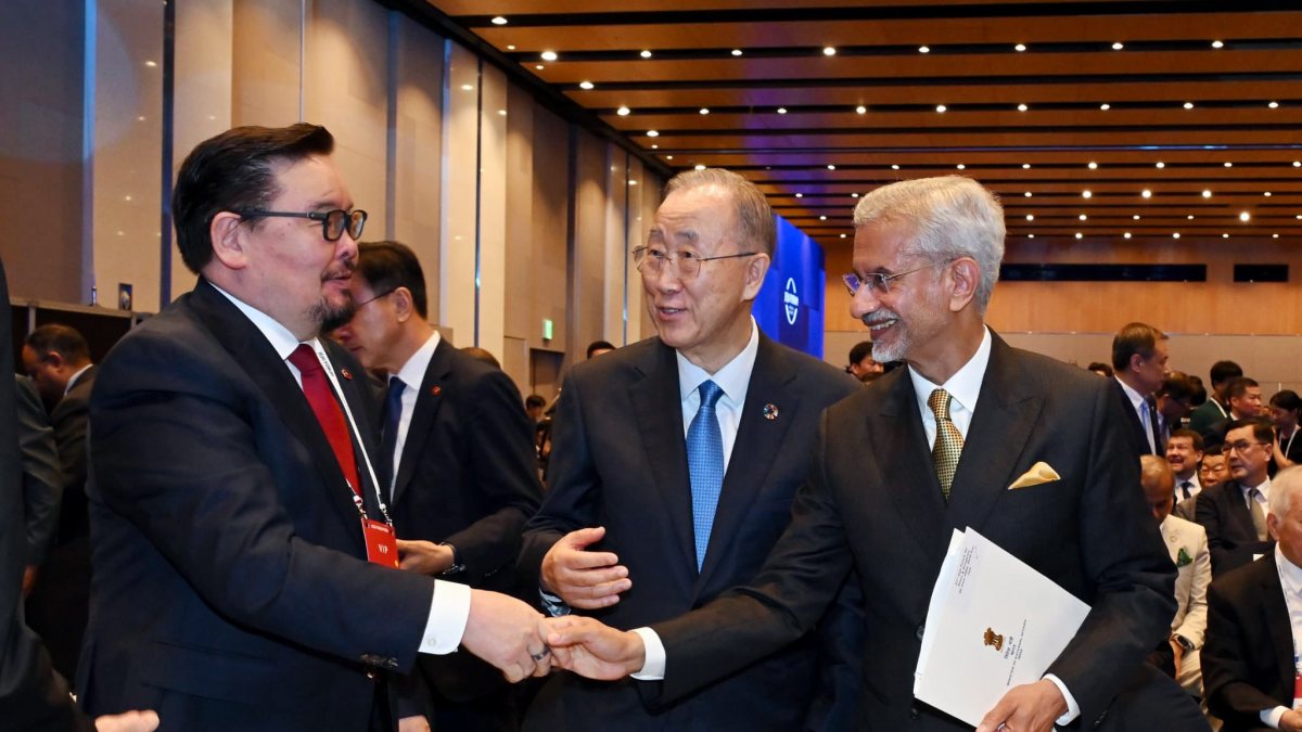 Jaishankar meets ex-Mongolian PM at Jeju Forum