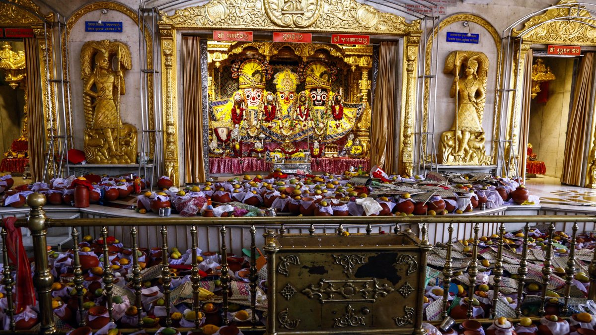 Devotees offer water and fruits to Lord Jagannath on Bhim Agiyaras