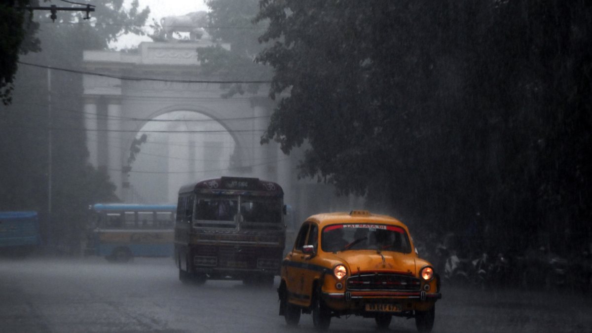 Vehicles commute amid heavy rain in Kolkata