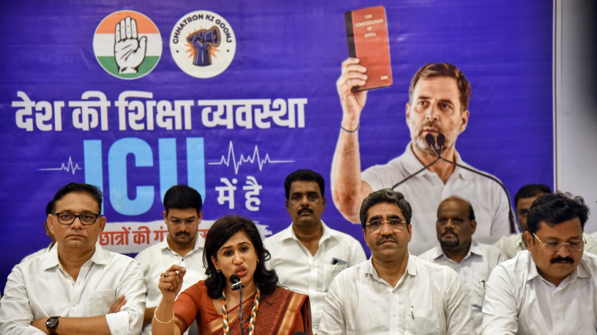 Shama Mohammad addresses press conference in Nagpur