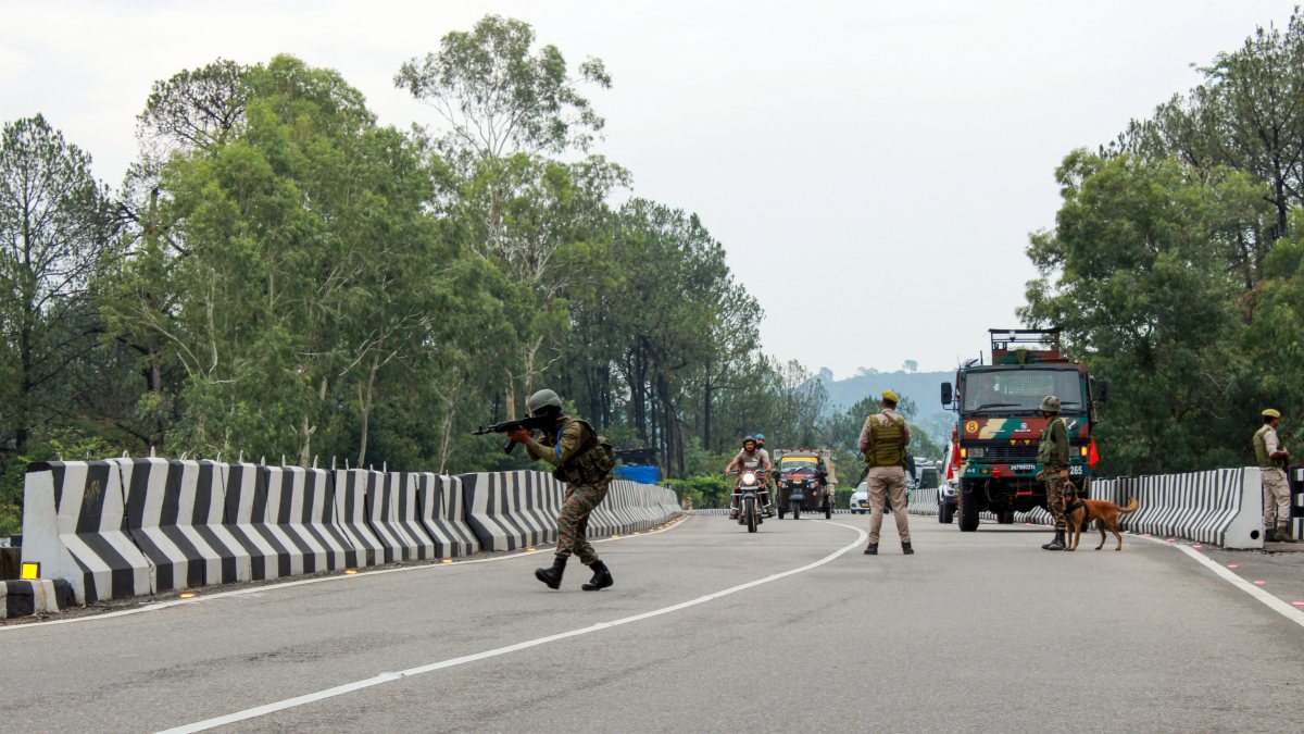 Security personnel hold mock drill for Amarnath Yatra preparedness