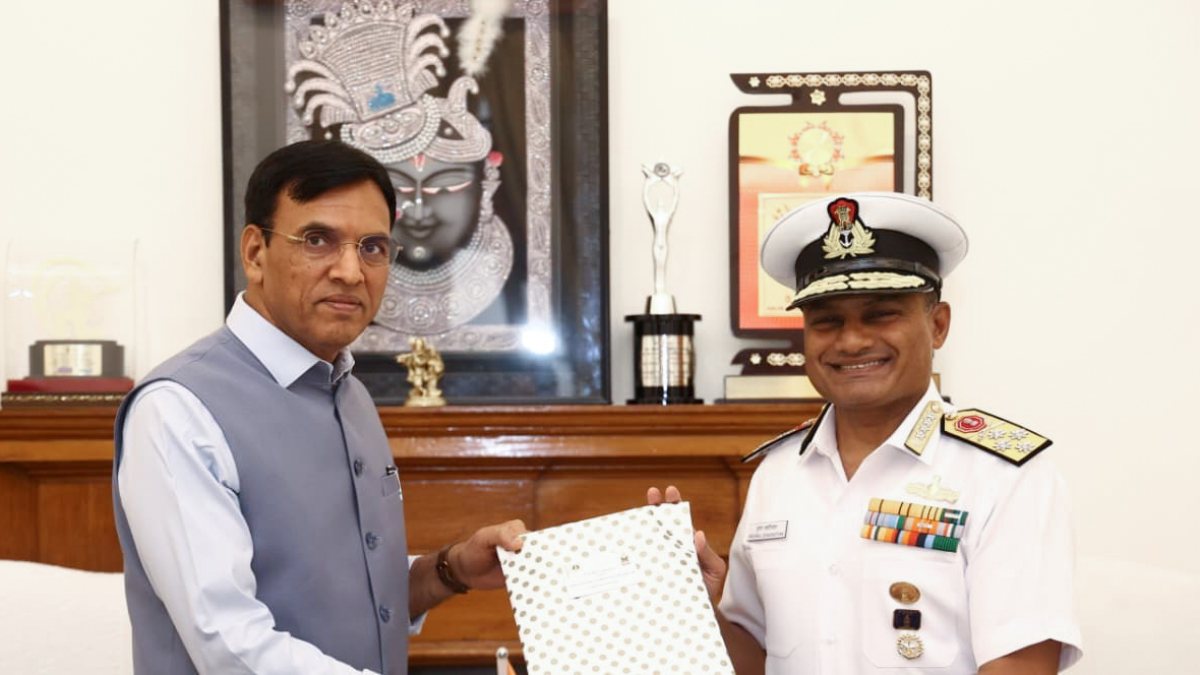 Navy chief Admiral Swaminathan meets Union Minister Mandaviya