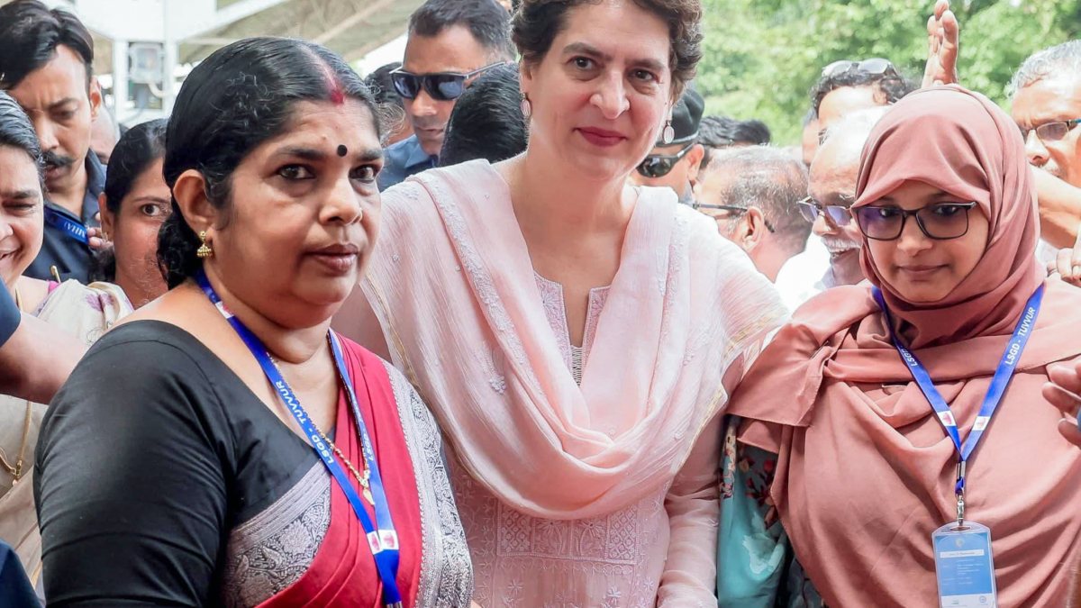 Priyanka Gandhi inaugurates platform shelter at Thuvur Railway Station