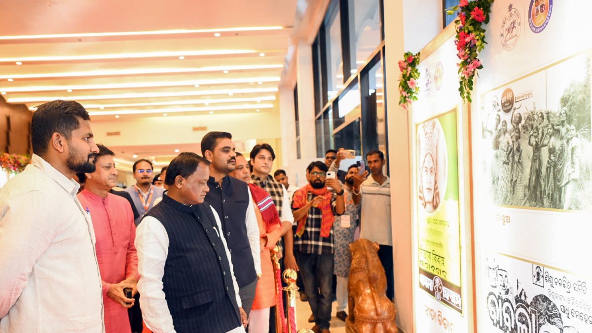 Odisha CM Majhi honours winners at Odia Film Awards ceremony