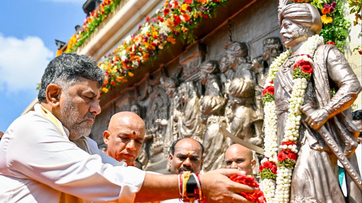 Karnataka CM Shivkumar pays tribute to Kempegowda on 517th birth anniversary
