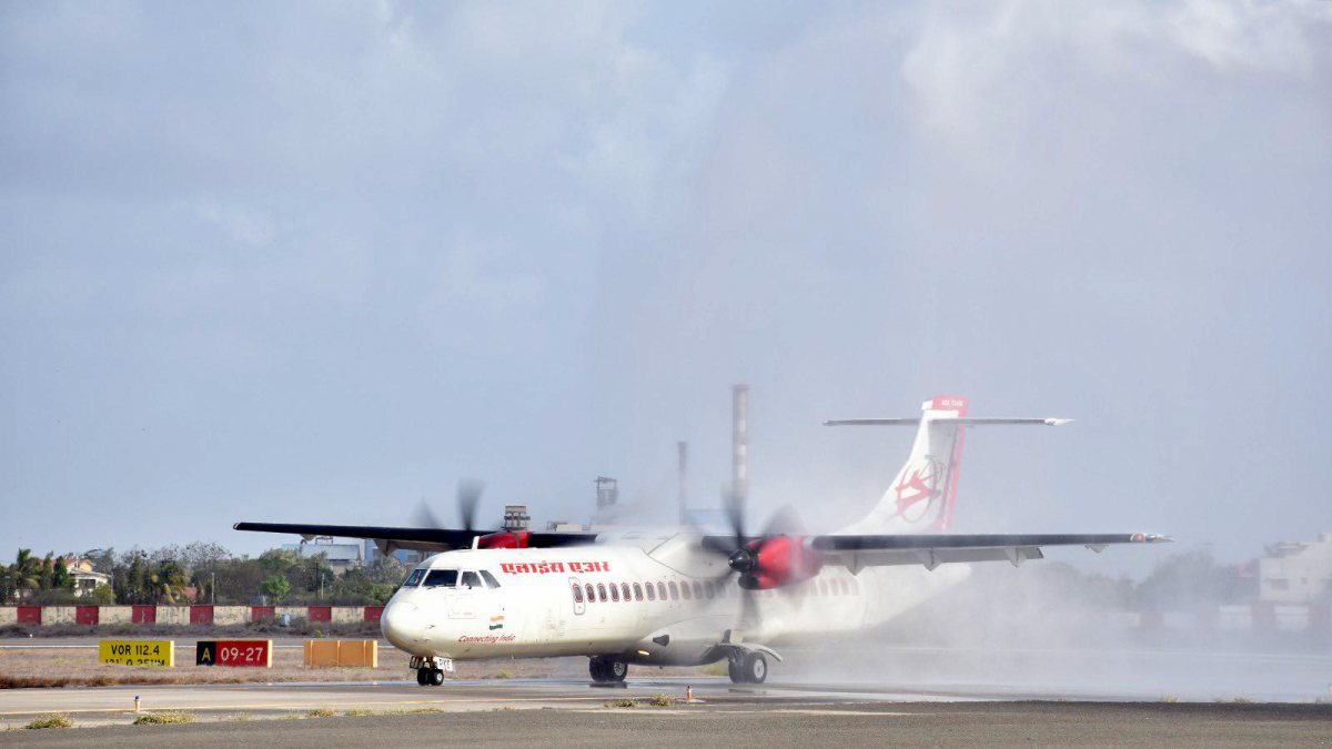 Alliance Air's Mumbai-Porbandar flight gets water salute
