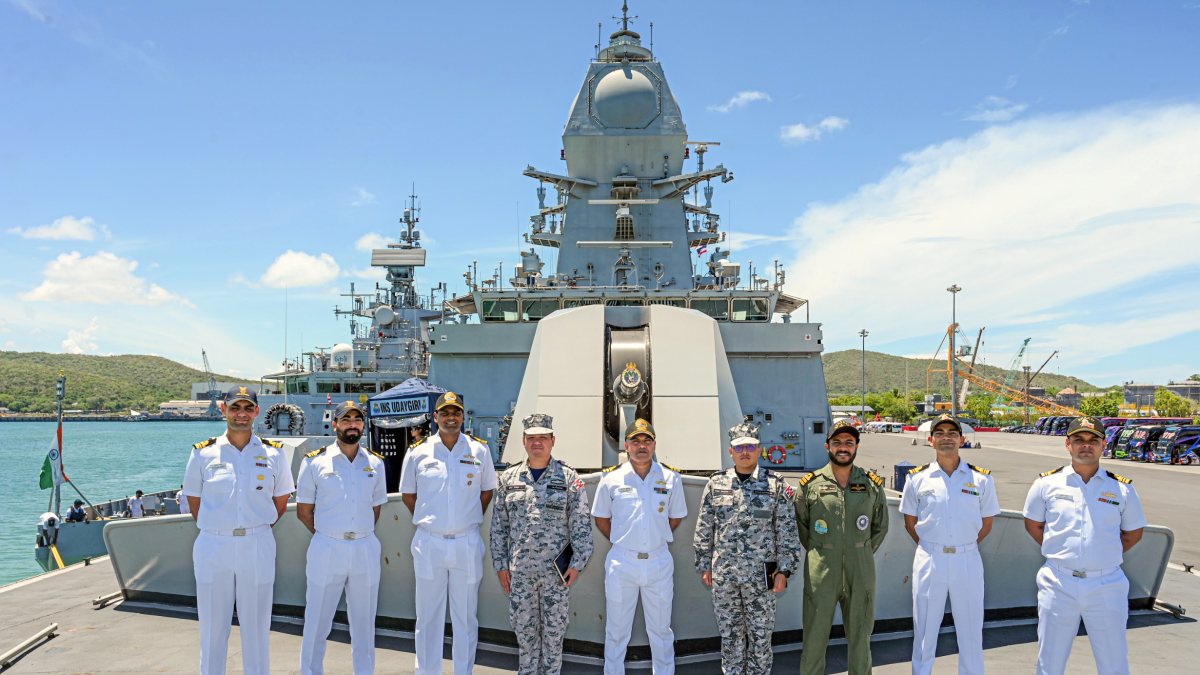 Indian Navy's Flag Officer Commanding Eastern Fleet RAdm. Alok Ananda (C)…