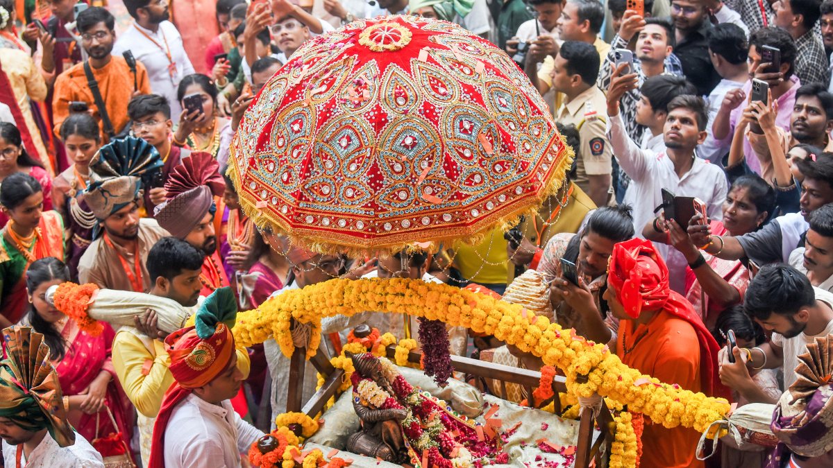 Palkhi procession takes place during the 353rd anniversary of Chhatrapati…
