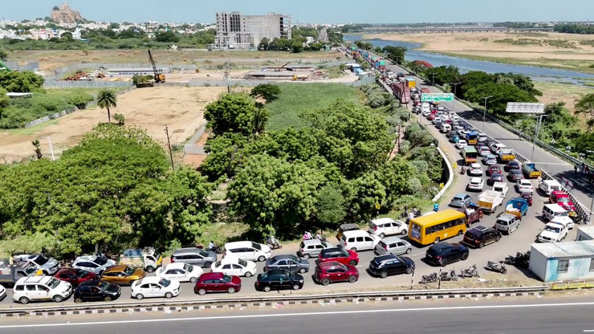 Residents block highway in Tiruchirappalli over Cauvery Bridge repairs