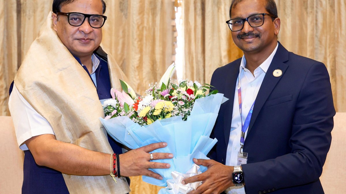 Assam CM Sarma meets SBI, NEDFi officials in Guwahati
