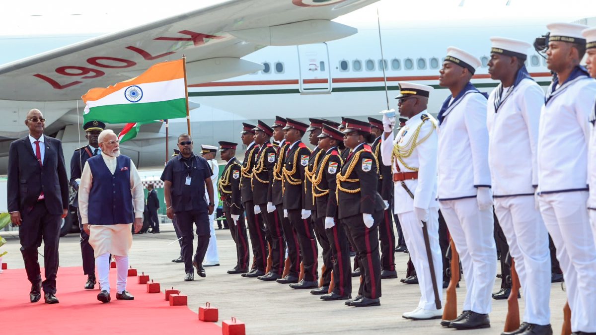 Modi receives ceremonial welcome in Seychelles
