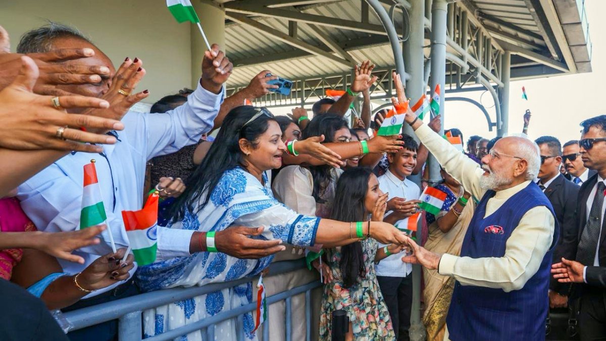 PM Modi greeted by Indian diaspora in Victoria, Seychelles
