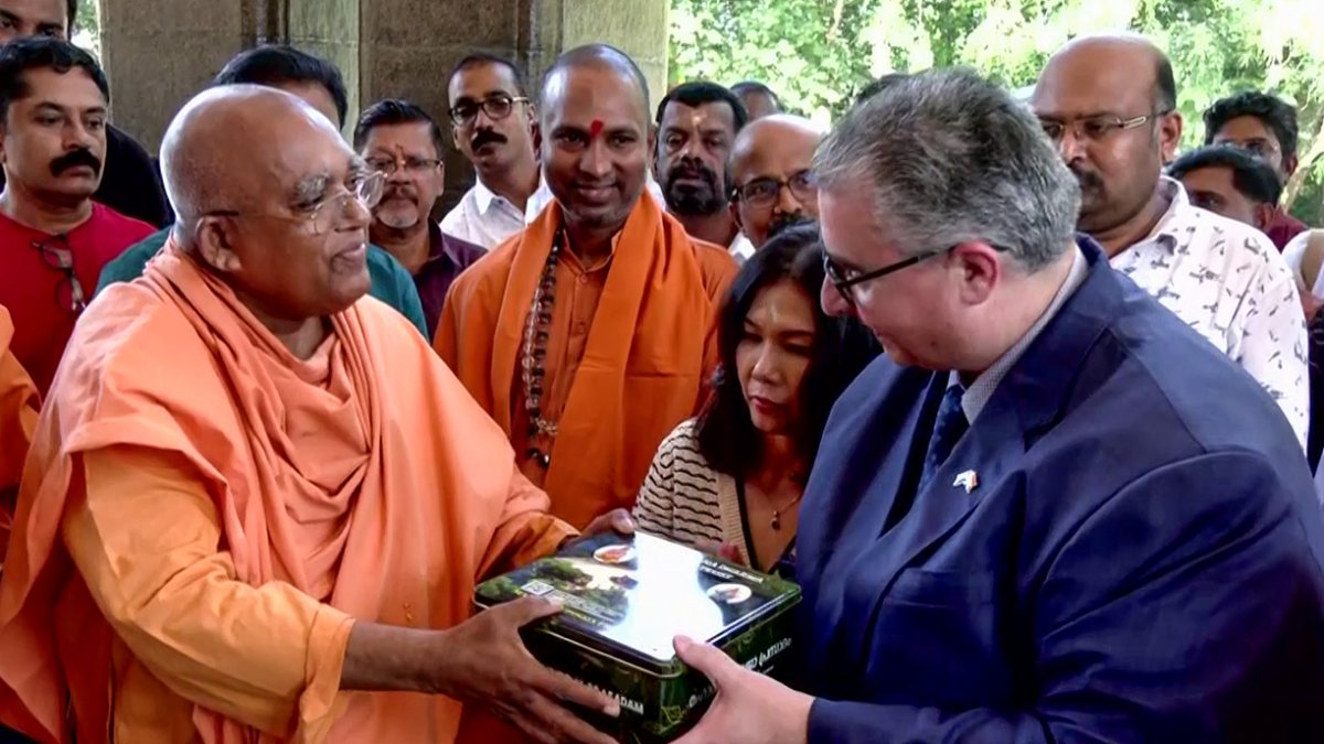 Australian Parliament chief whip visits Sivagiri Mutt in Thiruvananthapuram