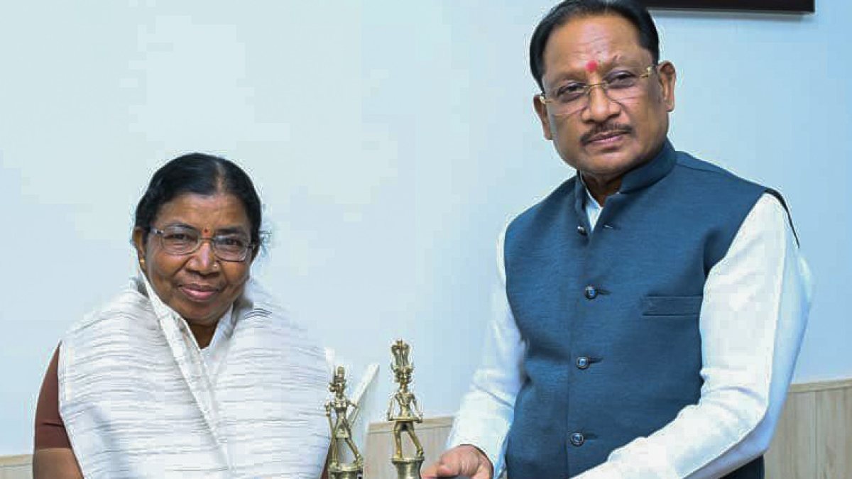 Chhattisgarh CM meets Padma Shri awardee Dr Budhri Tati