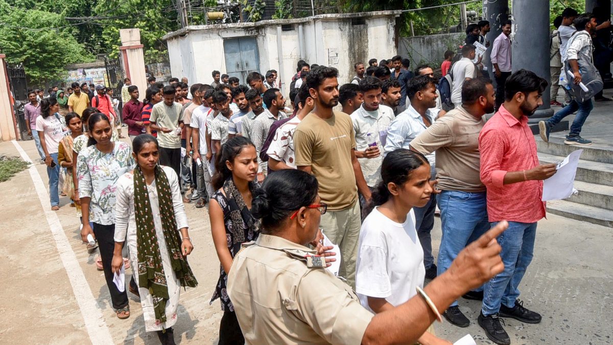 Aspirants undergo security check before appearing for the Bihar Police…