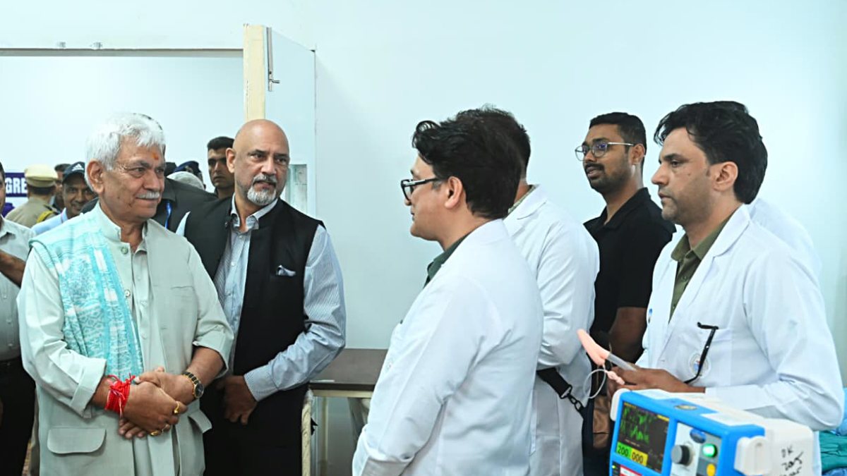 Jammu and Kashmir LG Manoj Sinha interacts with doctors at Baltal base camp