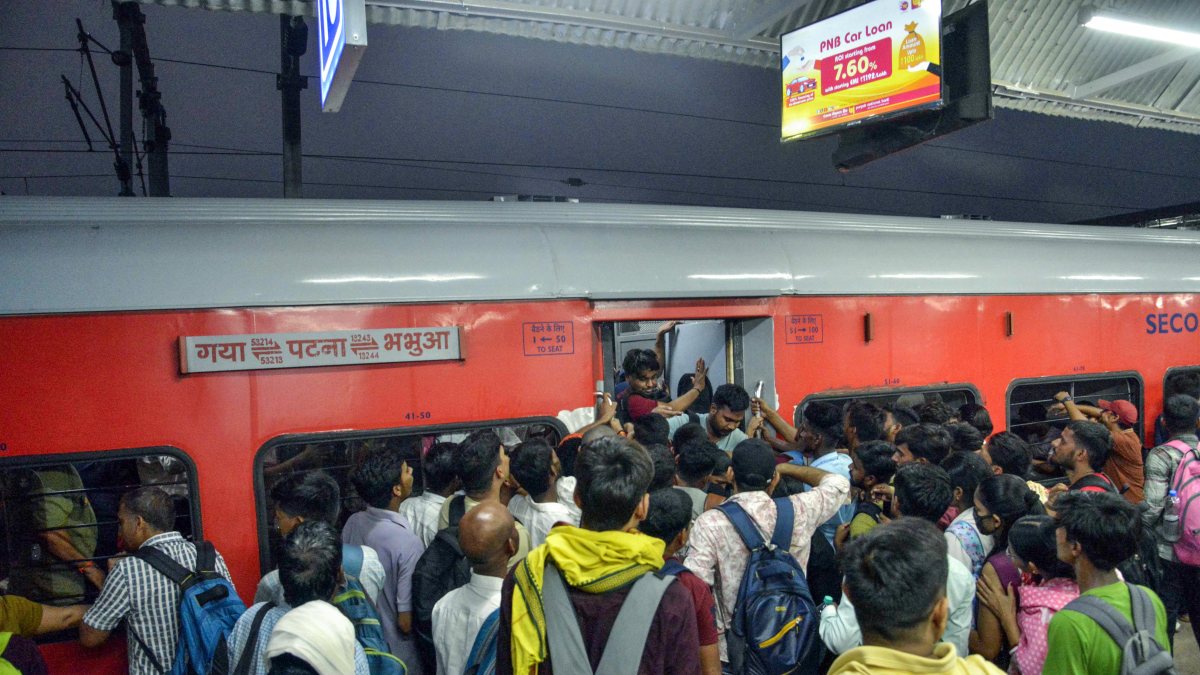 Passengers jostle for train amid Bihar Police exam rush in Patna