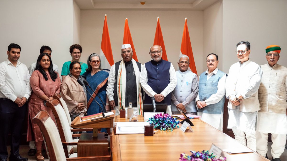 VP Radhakrishnan with Kharge, Sonia, Priyanka at oath ceremony