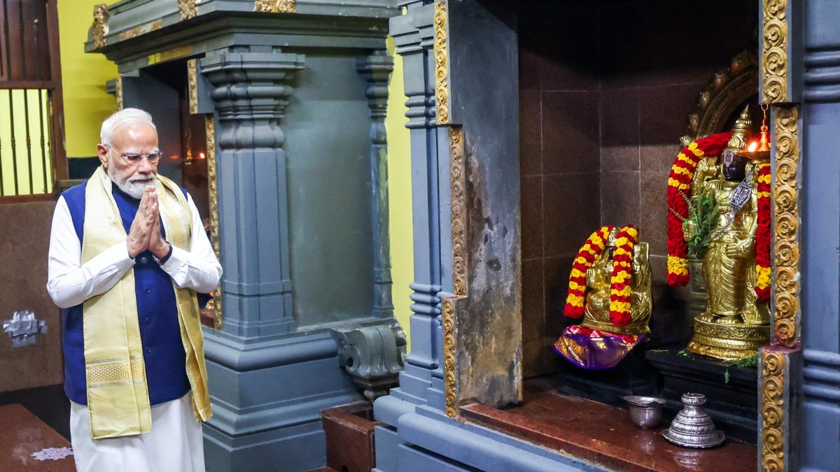 Modi visits Navasakthi Vinayagar Temple in Victoria