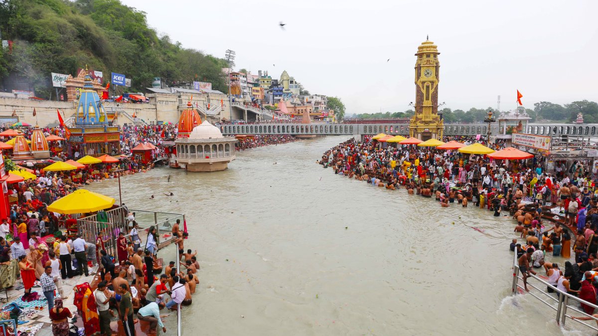 Devotees take holy dip at Har Ki Pauri on Jyeshtha Purnima