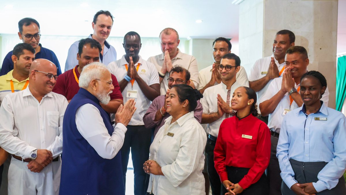 PM Modi meets Indian diaspora in Victoria, Seychelles