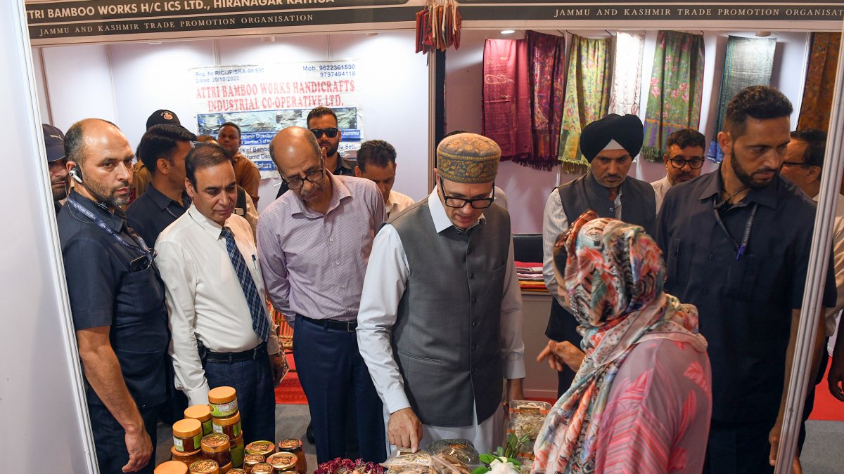 Omar Abdullah inaugurates International Buyer-Seller Meet in Srinagar