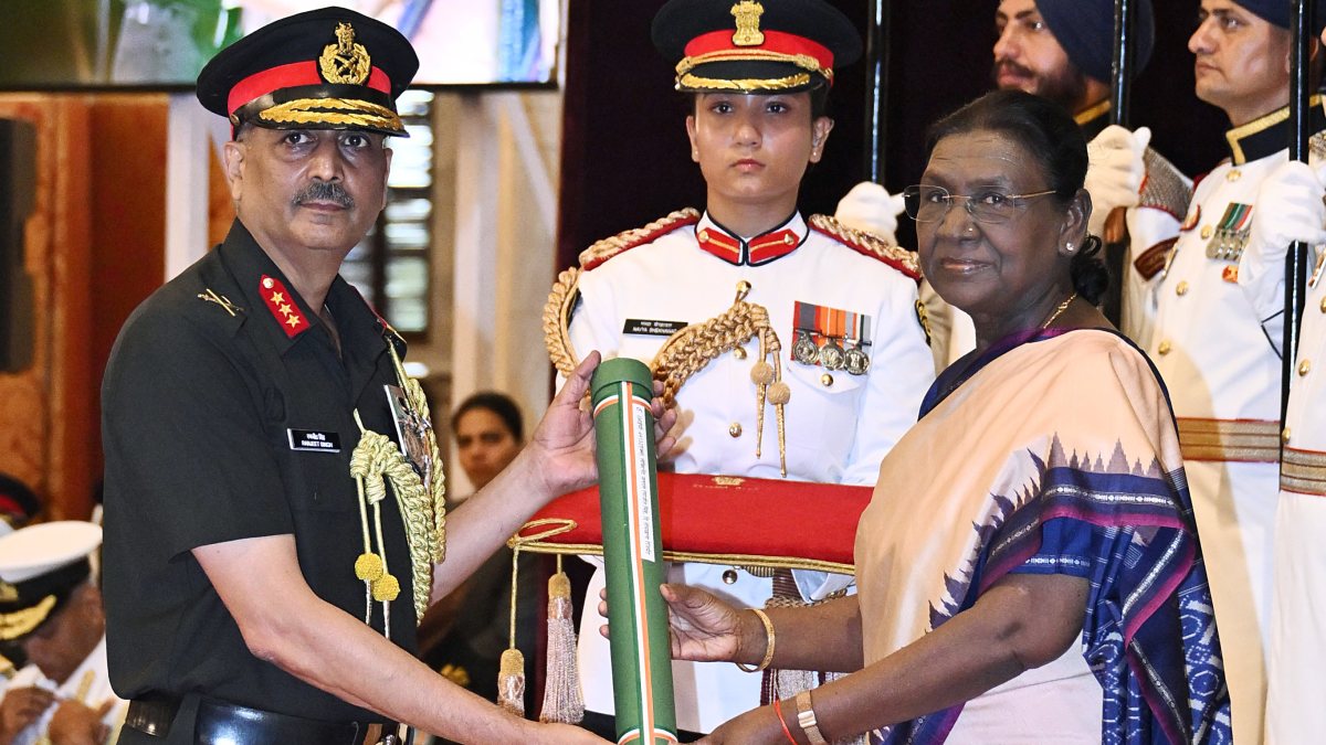 President Murmu honours Lt Gen Ranjeet Singh with Ati Vishisht Seva Medal