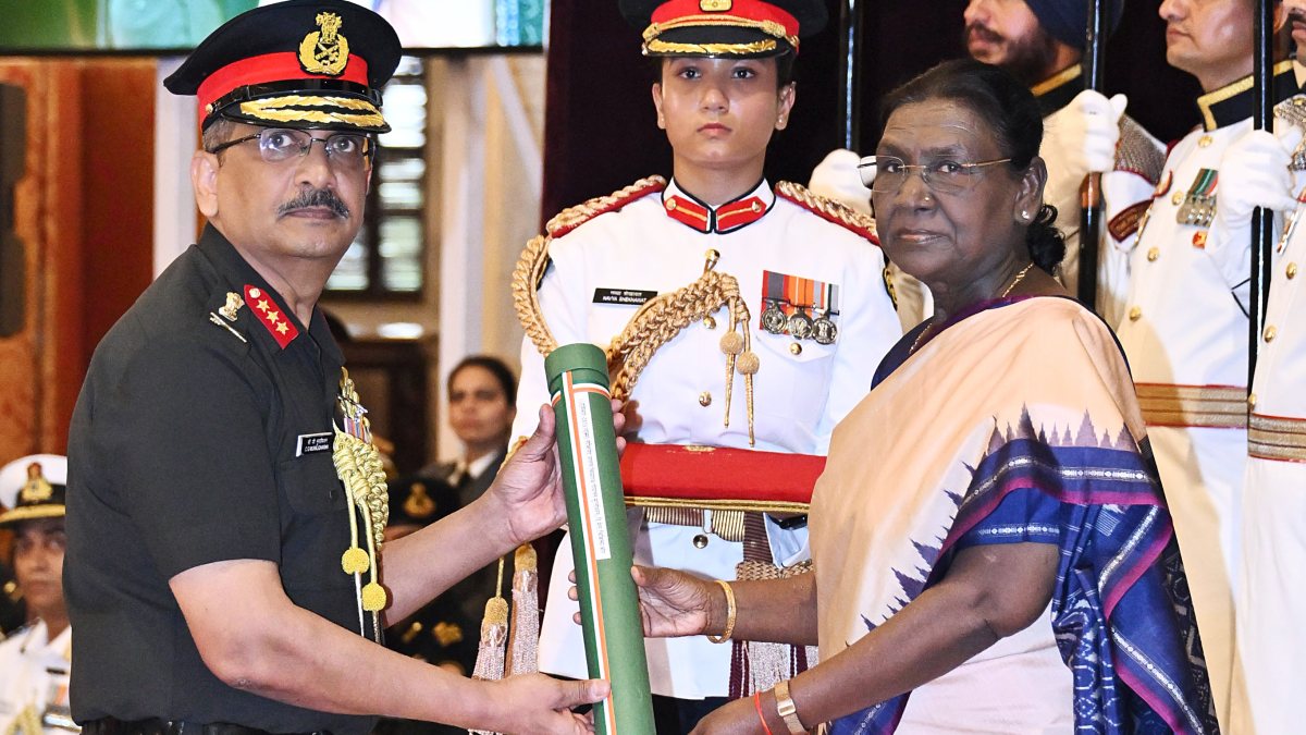 President Droupadi Murmu honours Army Medical Corps, Lieutenant General…