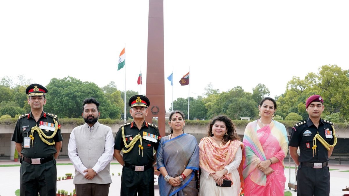 Outgoing Chief of the Army Staff General Upendra Dwivedi poses for a group…