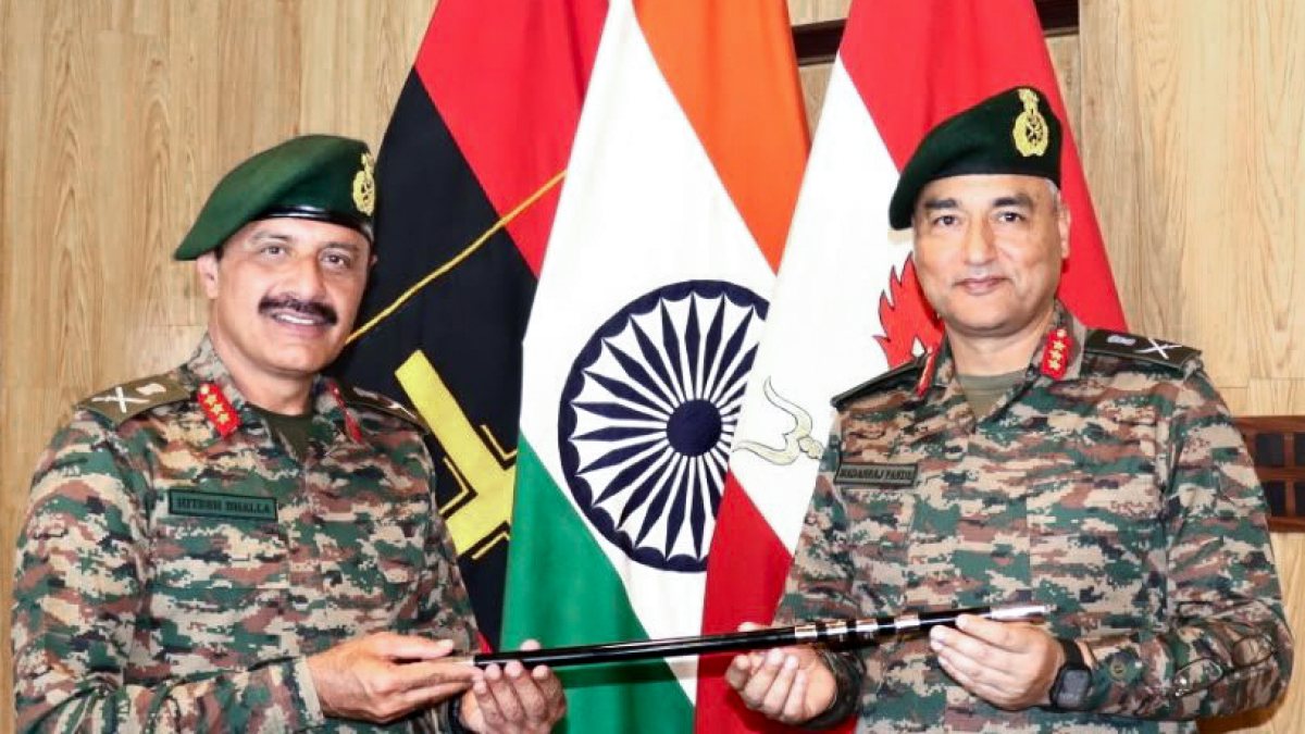 Lt Gen Madanraj Pande takes charge of Fire & Fury Corps in Leh