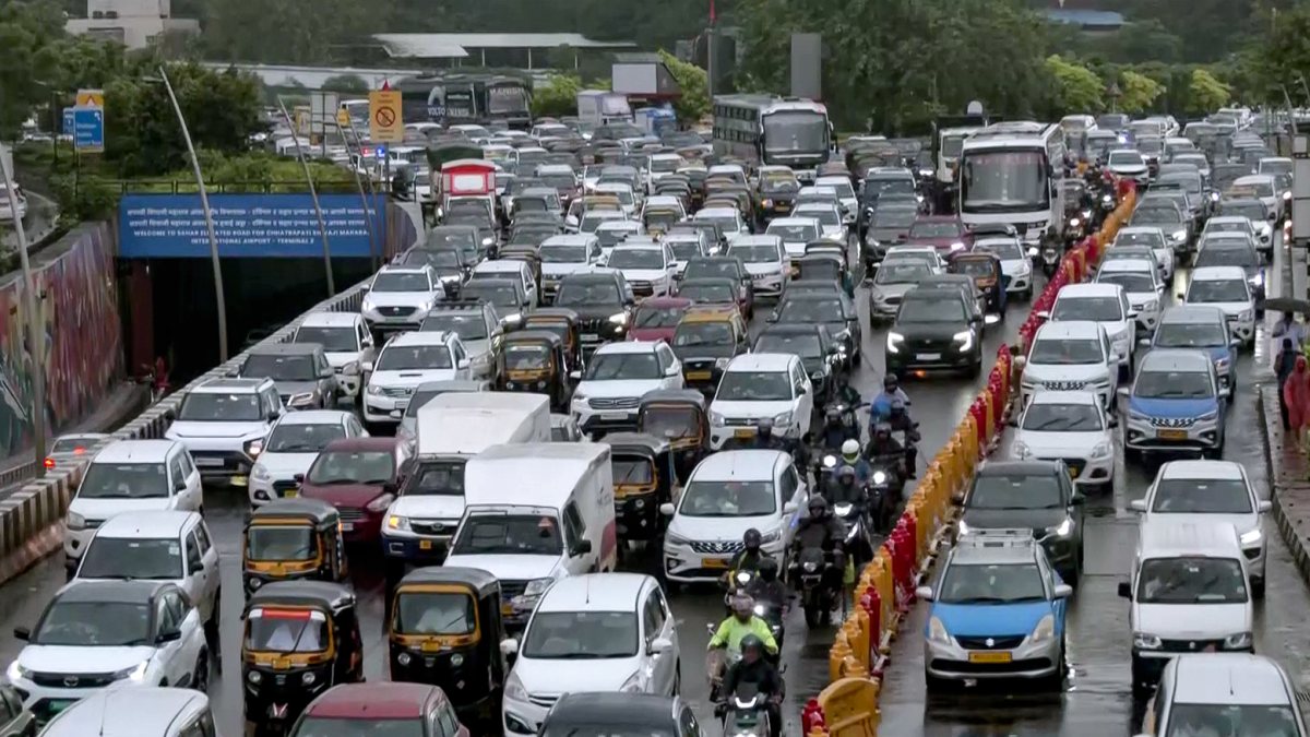 Traffic snarls on Mumbai's Western Express Highway amid heavy rain