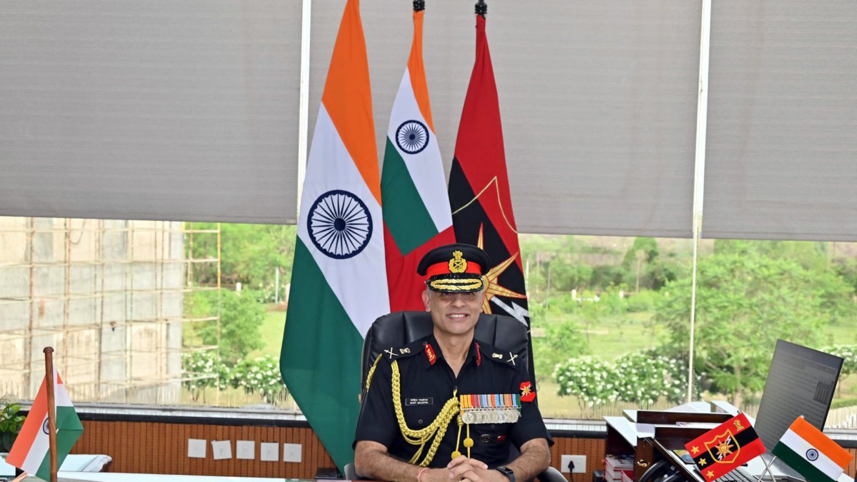 Lieutenant General Mohit Malhotra takes charge of South Western Command