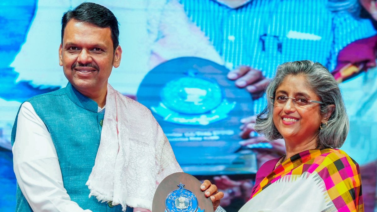 Fadnavis felicitates customs commissioner at GST Day event
