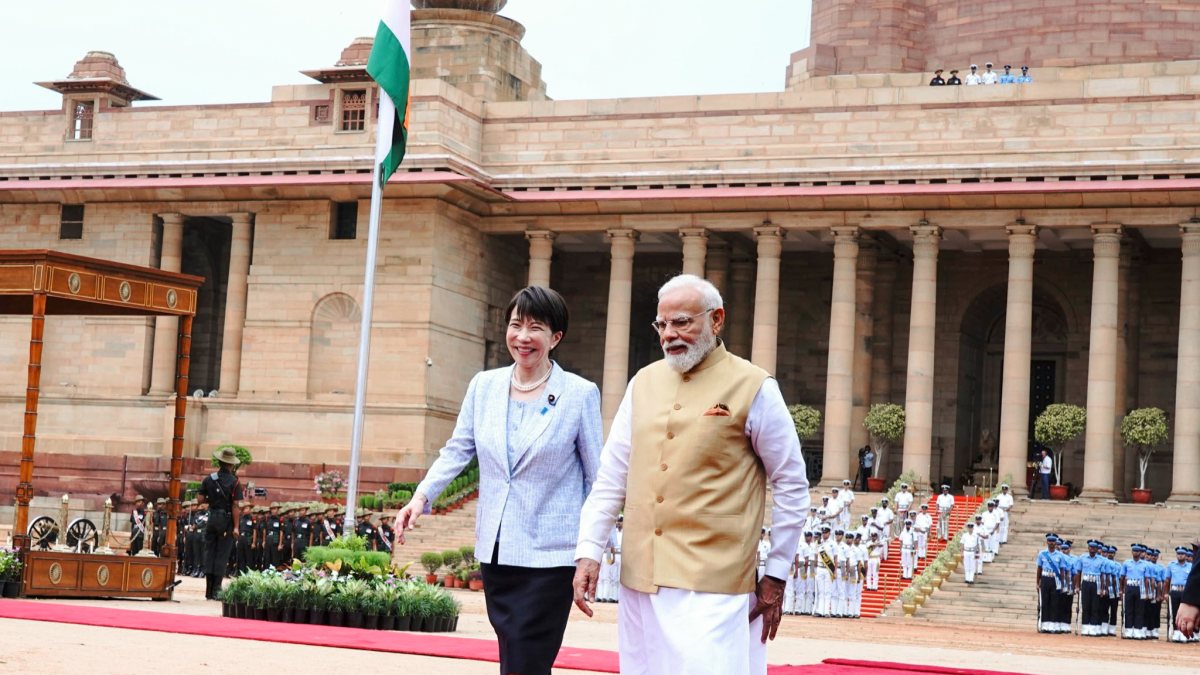 Prime Minister Narendra Modi welcomes the Japanese Prime Minister Sanae…