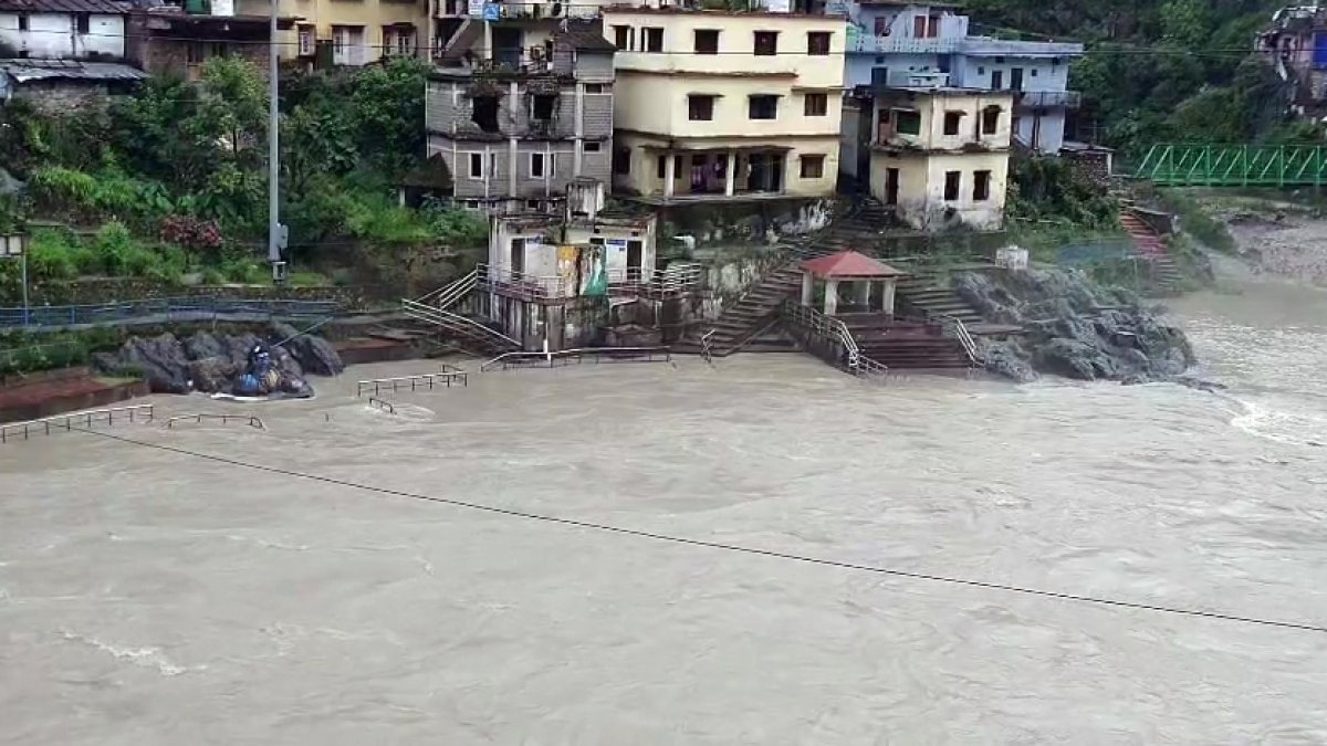 Alaknanda River swells, submerges ghats in Rudraprayag
