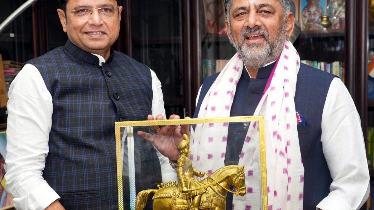 Karnataka CM Shivakumar meets Telangana minister Sridhar Babu in Bengaluru