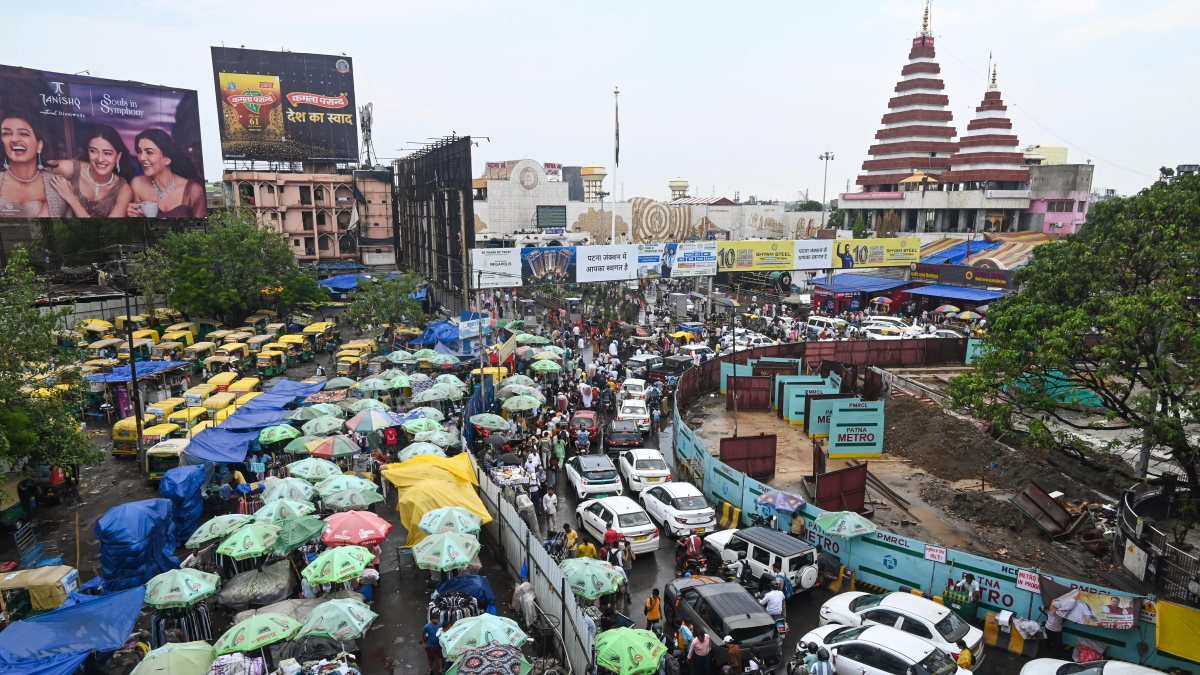 Traffic jam near Patna Junction after rainfall
