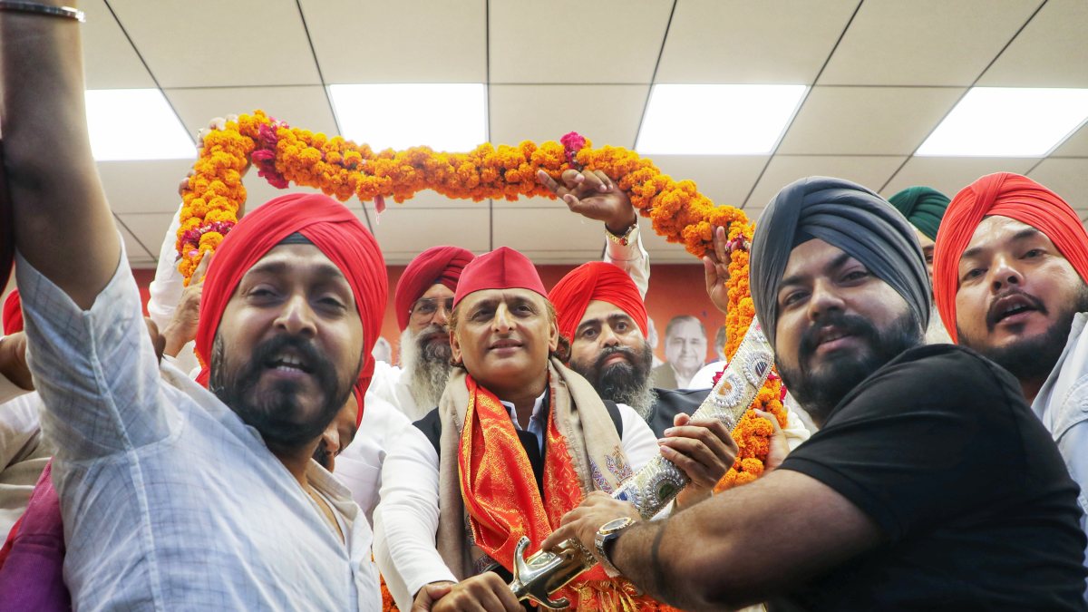 Samajwadi Party national president Akhilesh Yadav being welcomed by the people…