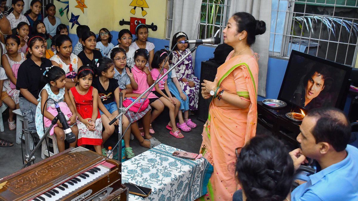 Garima Saikia Garg inaugurates Zubeen Garg's singing workshop in Guwahati