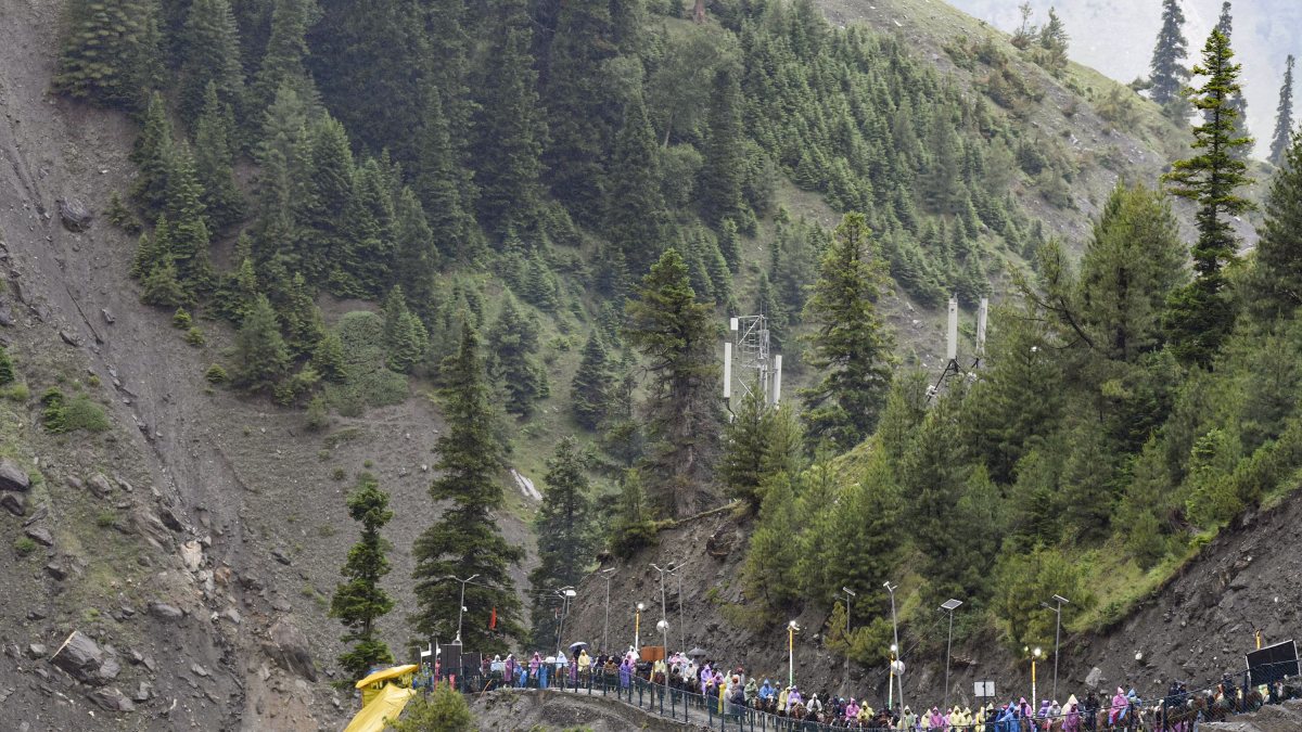 First batch of pilgrims crosses Baltal route for Amarnath Yatra