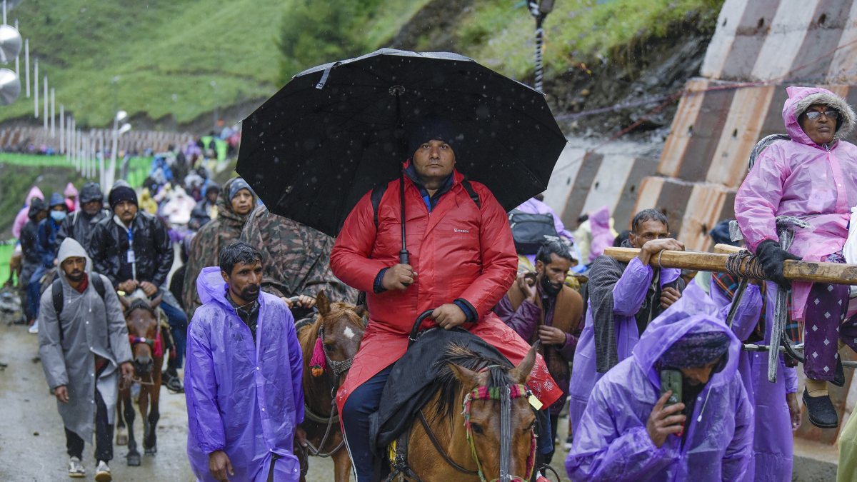 First batch of pilgrims on horses crosses Baltal route for Amarnath Yatra
