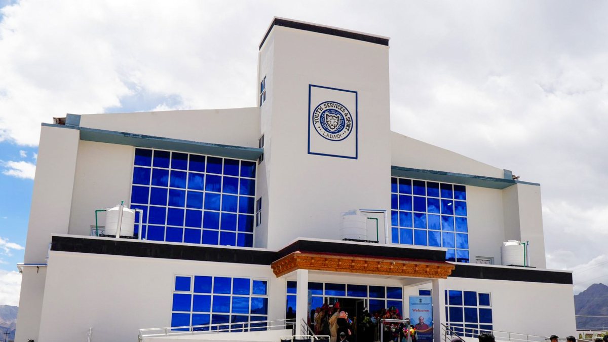Ladakh Lt Governor inaugurates mini indoor stadium in Leh