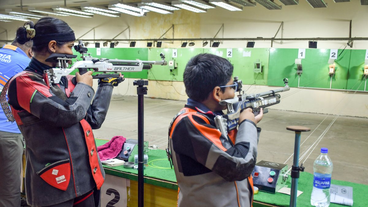 Children aim guns at Ranchi shooting championship inauguration