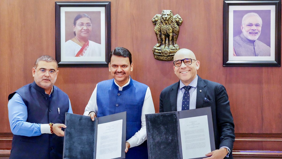 Quebec minister meets Maharashtra CM Fadnavis in Mumbai