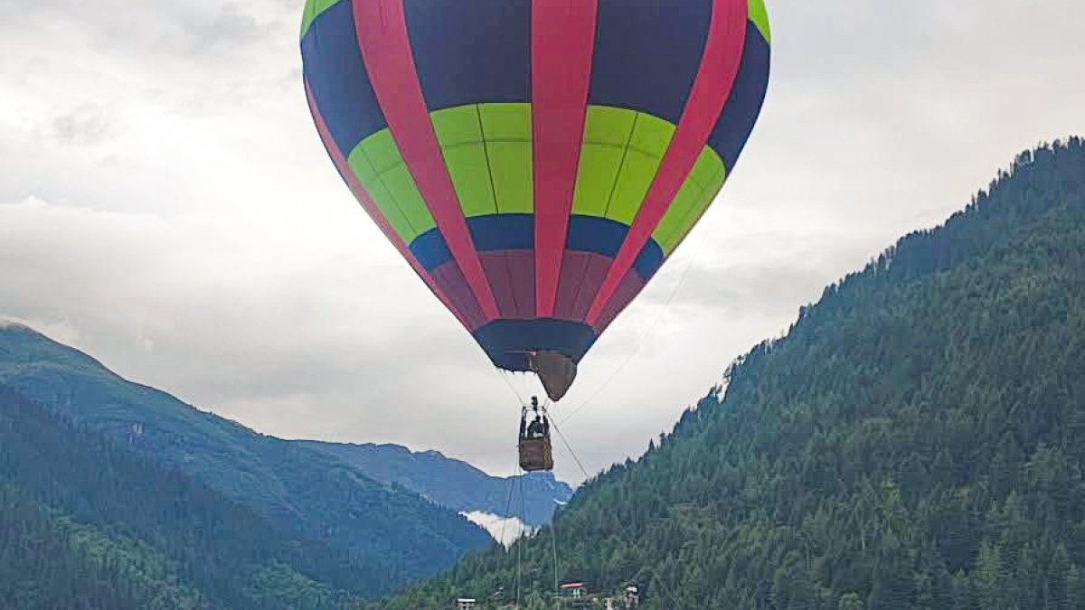 Tourists enjoy hot air balloon ride over Manali valleys