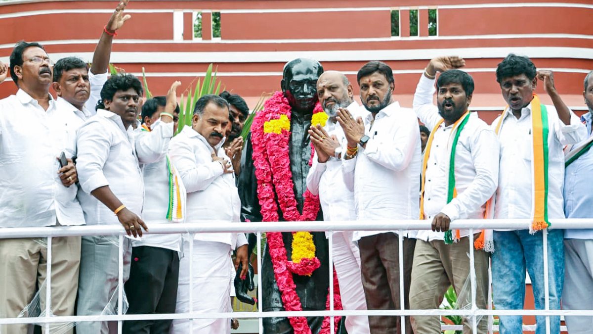 Tamil Nadu Congress chief pays tribute at Kamarajar memorial in Chennai