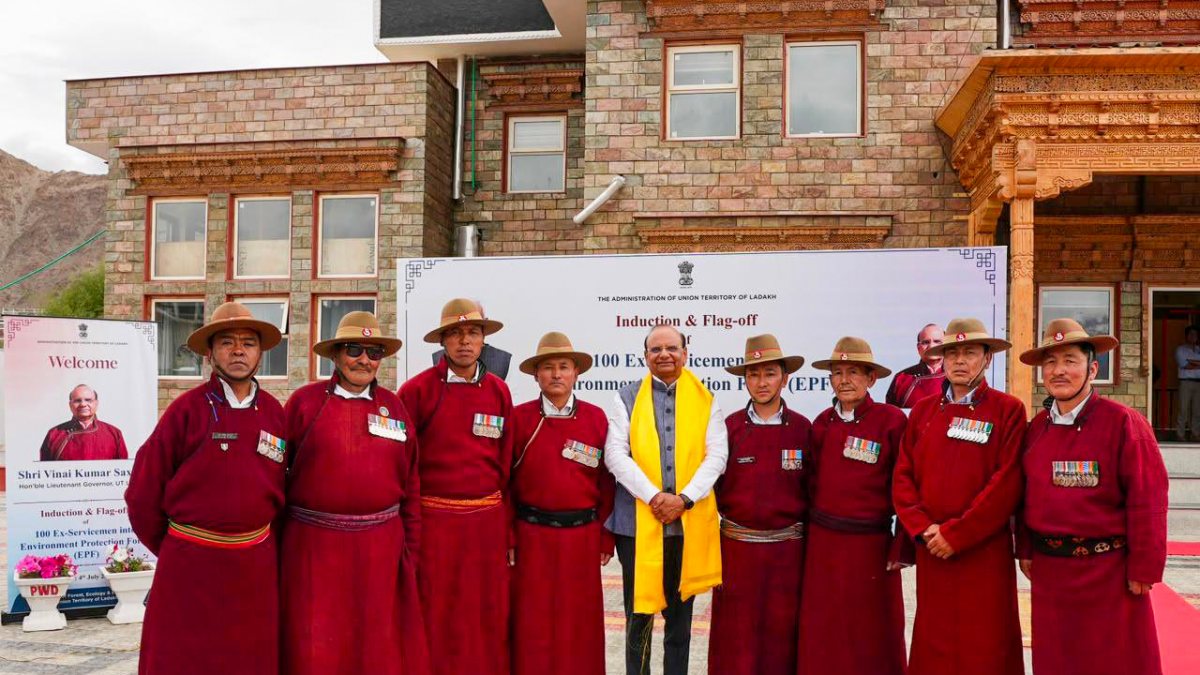 Ladakh LG inducts 100 ex-servicemen into Environment Protection Force